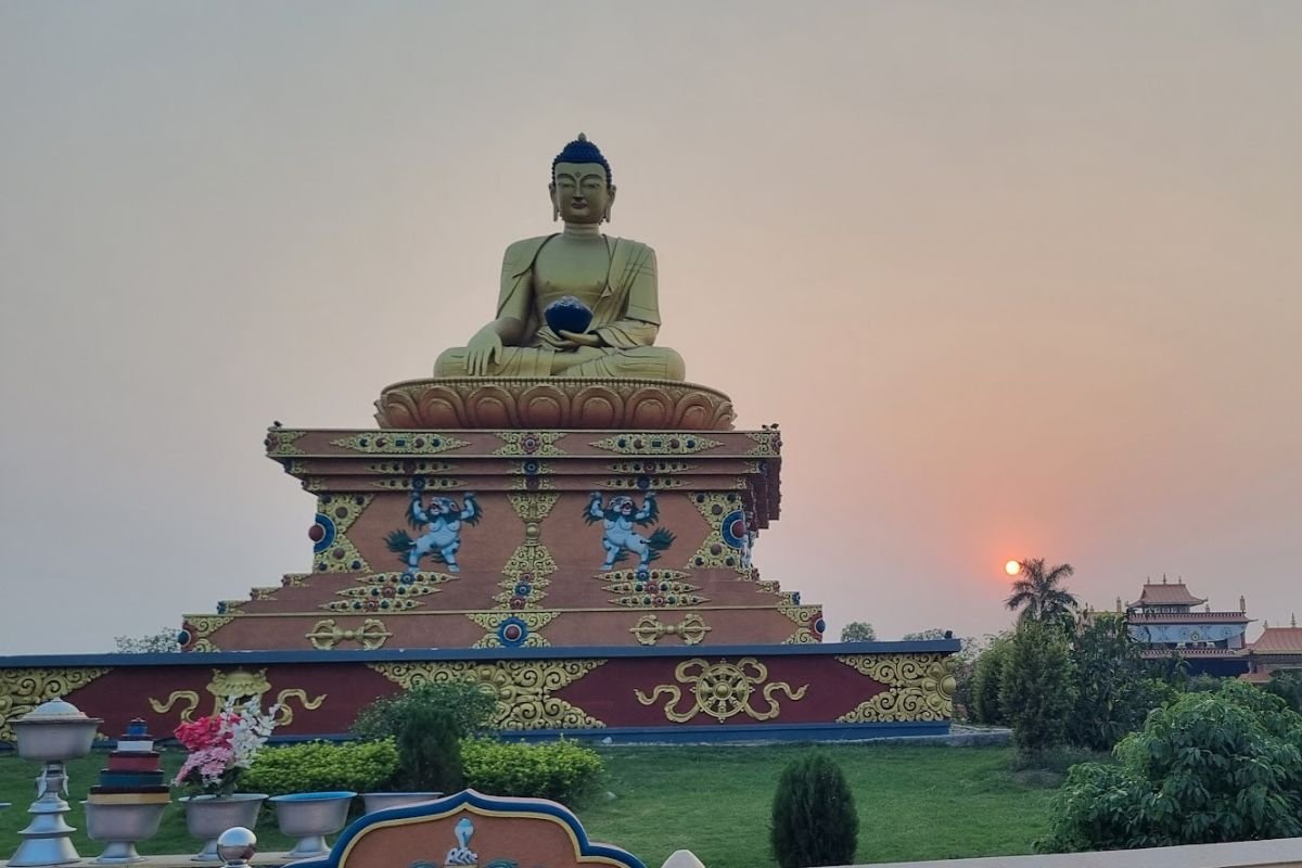 Pôr do sol em Lumbini, Nepal