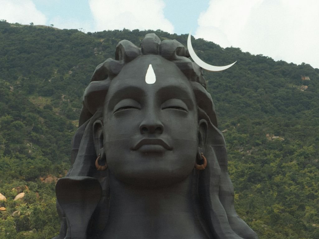 Céu noturno simbolizando a dimensão astrológica de Mahashivaratri